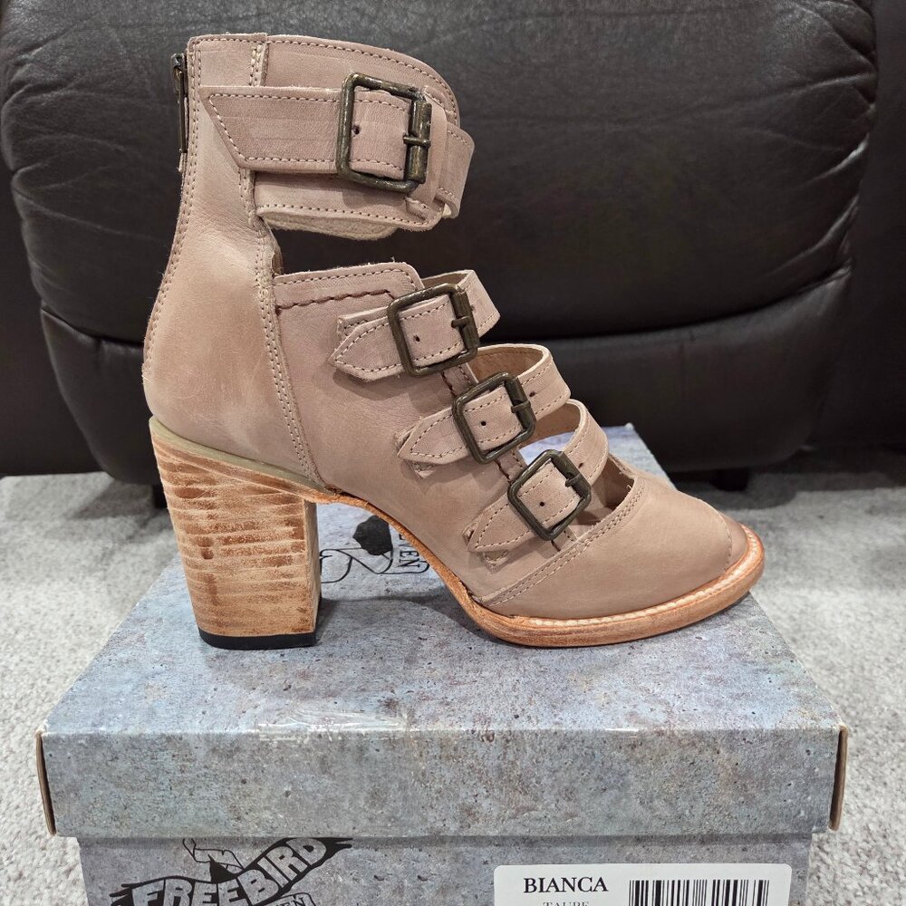 *Brand New* Stunning Freebird by Steven Bianca in Taupe, Size 9